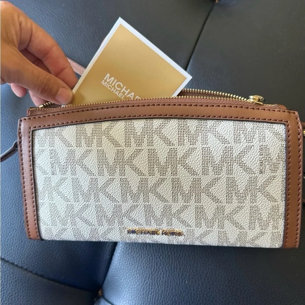 Michael Kors Brown and Cream Signature Crossbody Bag - Picture 5 of 5